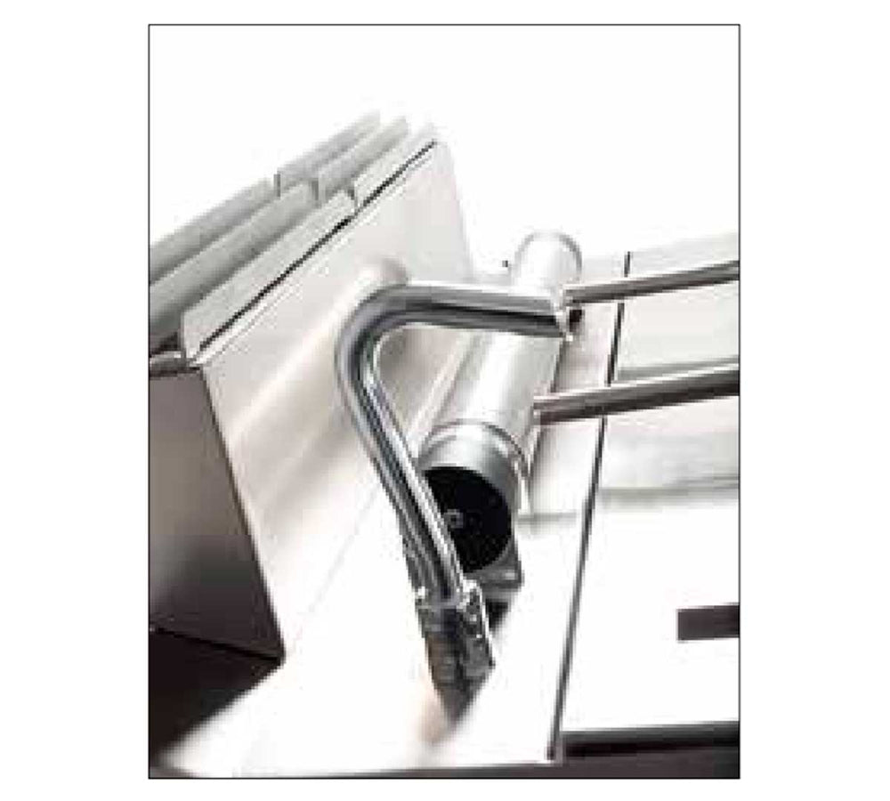 Sartén basculante a gas SBG80L900E de 80 litros de capacidad, ideal para cocinas industriales, restaurantes y colectividades. Fabricada en acero inoxidable con cubeta de hierro fundido, perfecta para freír, saltear y estofar grandes volúmenes de alimentos con calor uniforme y control preciso.