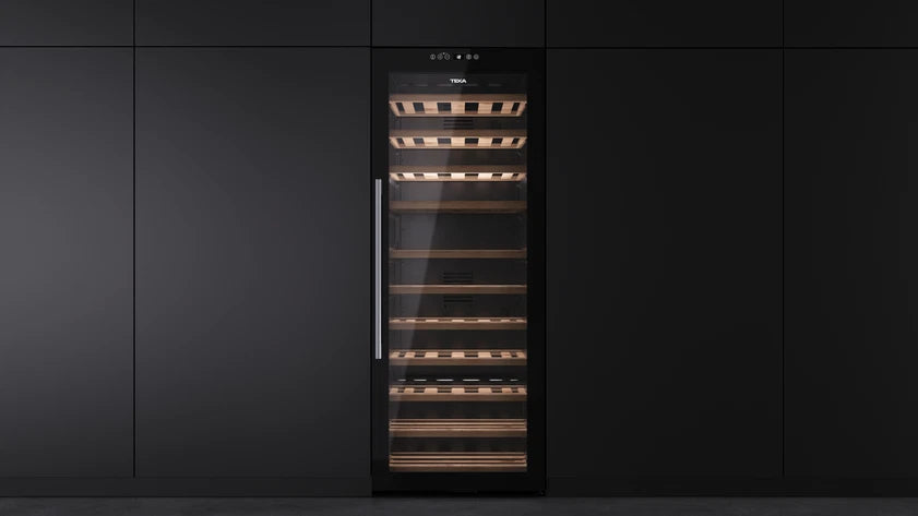 Vinoteca de libre instalación con capacidad para 51 botellas Cristal Negro Teka Sommelier RVF 10051 GBK