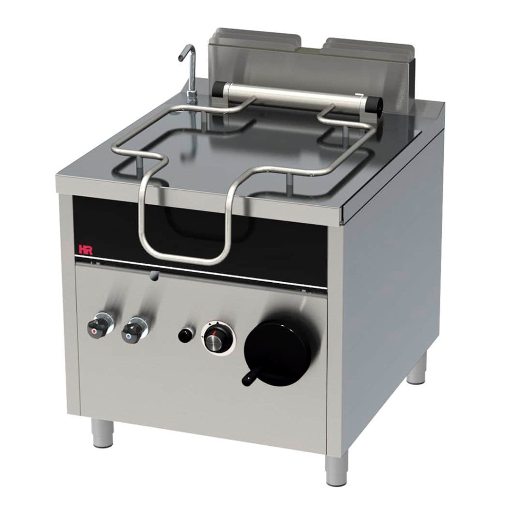 Sartén basculante a gas SBG80L900E de 80 litros de capacidad, ideal para cocinas industriales, restaurantes y colectividades. Fabricada en acero inoxidable con cubeta de hierro fundido, perfecta para freír, saltear y estofar grandes volúmenes de alimentos con calor uniforme y control preciso.