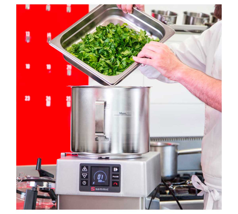 Cutter emulsionador Sammic KE-5V de sobremesa, compacto y potente. Ideal para picar, triturar y emulsionar alimentos en cocinas profesionales, restaurantes y caterings, garantizando texturas finas y homogéneas.